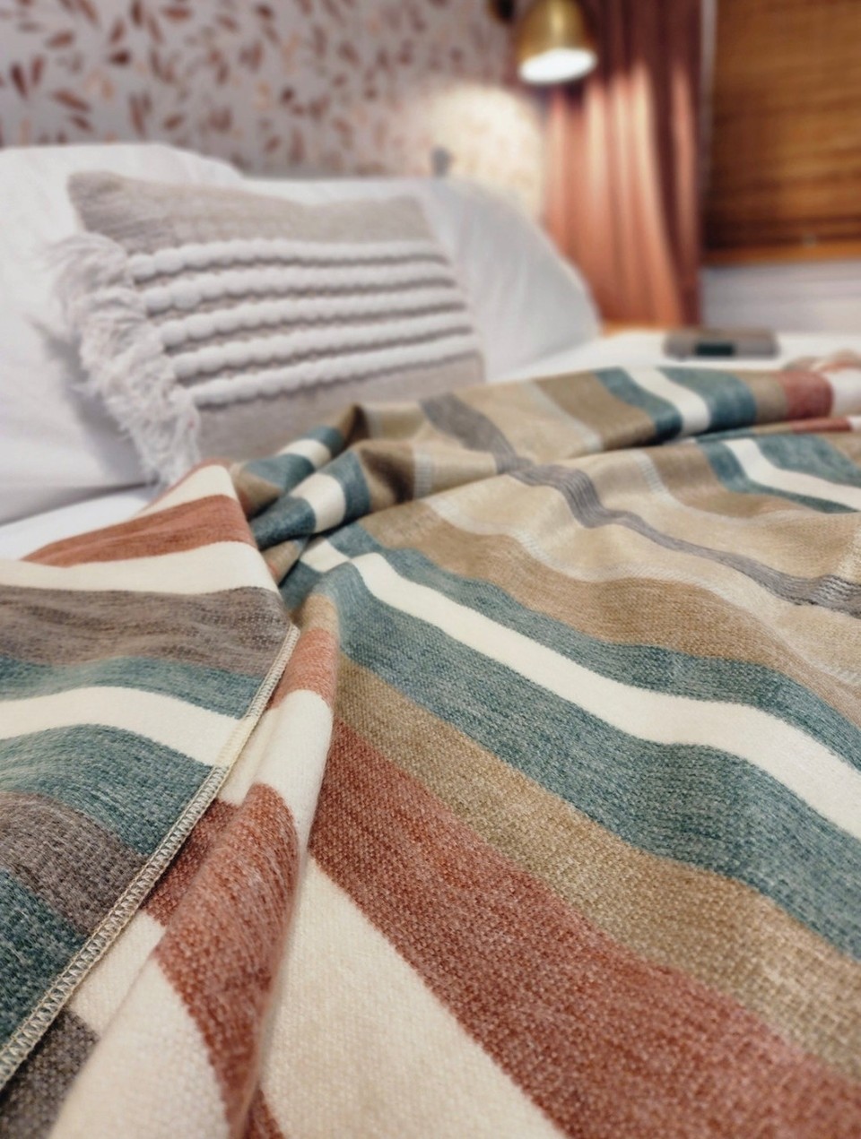 Alpaca Wool Throw Blanket in Quitumbe